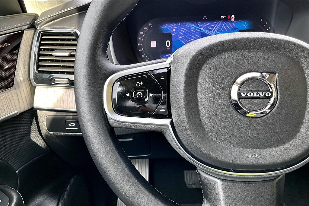 Used 2025 Volvo XC90 B5 Ultra AWD/4WD image 26