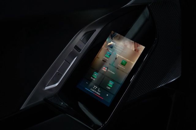 Used 2025 BMW 740i xDrive image 35