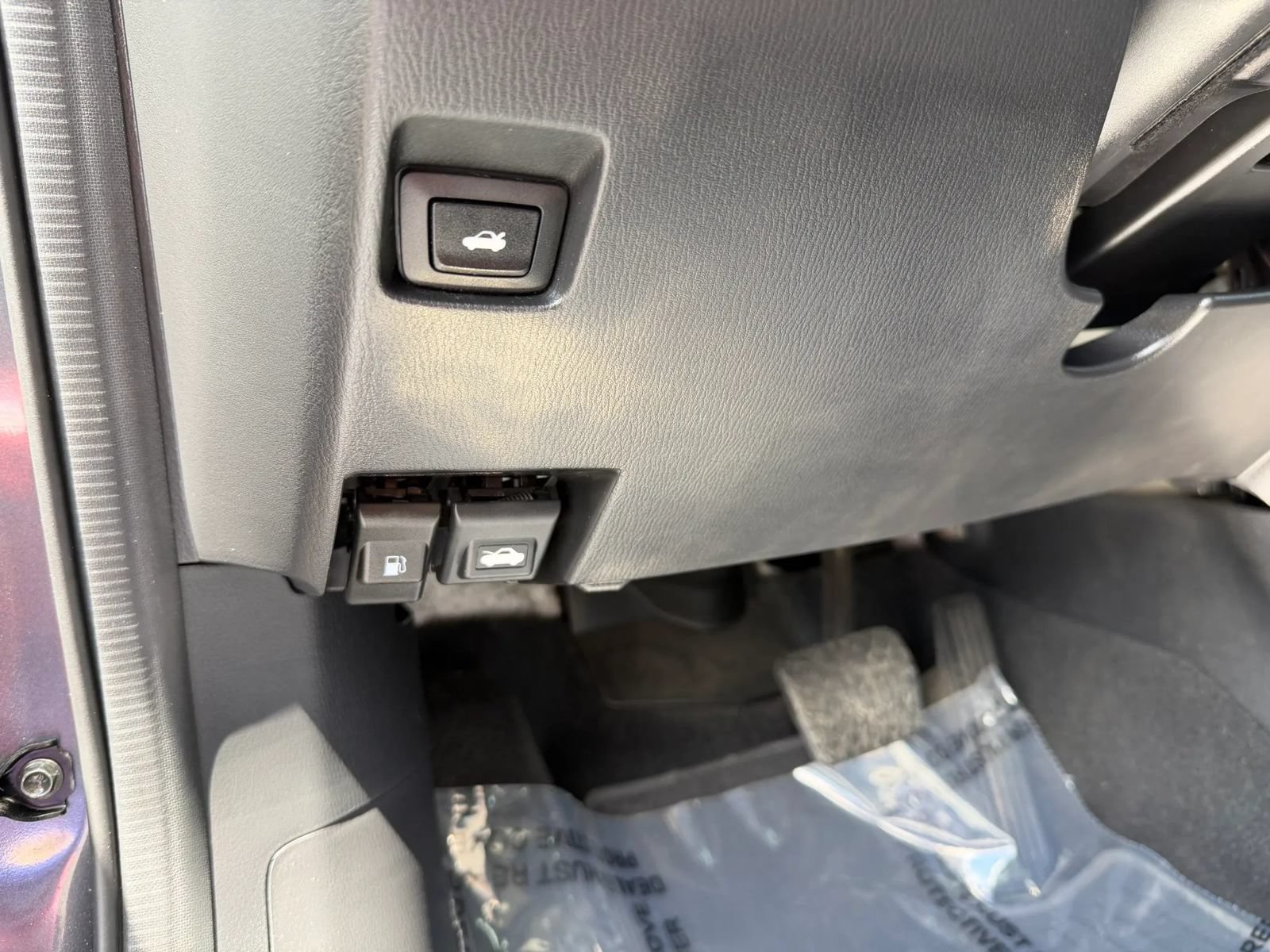 Used 2014 MAZDA MAZDA3 i Touring w/ Moonroof Package 1 FWD image 29