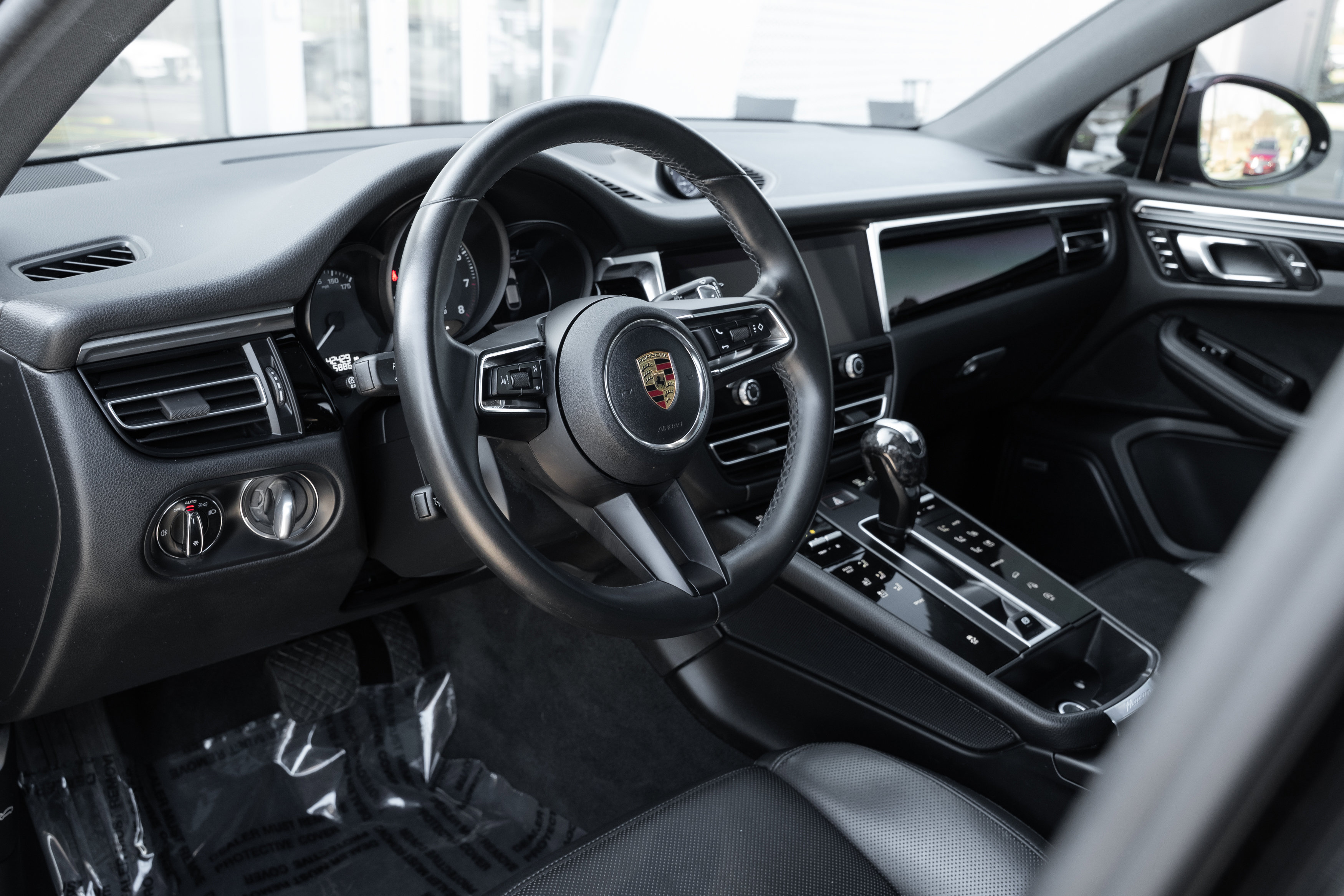 Used 2022 Porsche Macan image 10