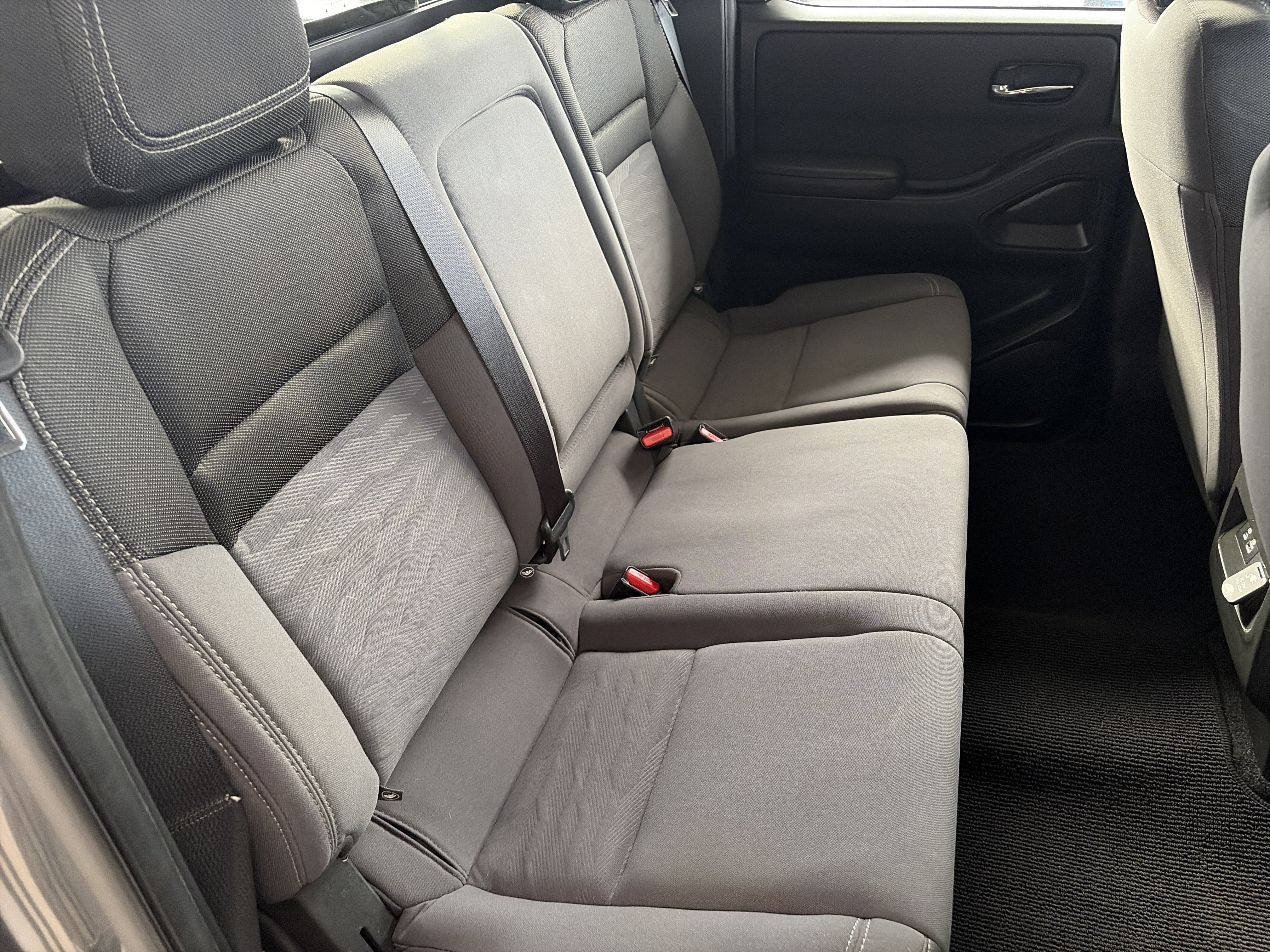 Used 2024 Nissan Frontier SV w/ SV Convenience Package AWD/4WD image 11