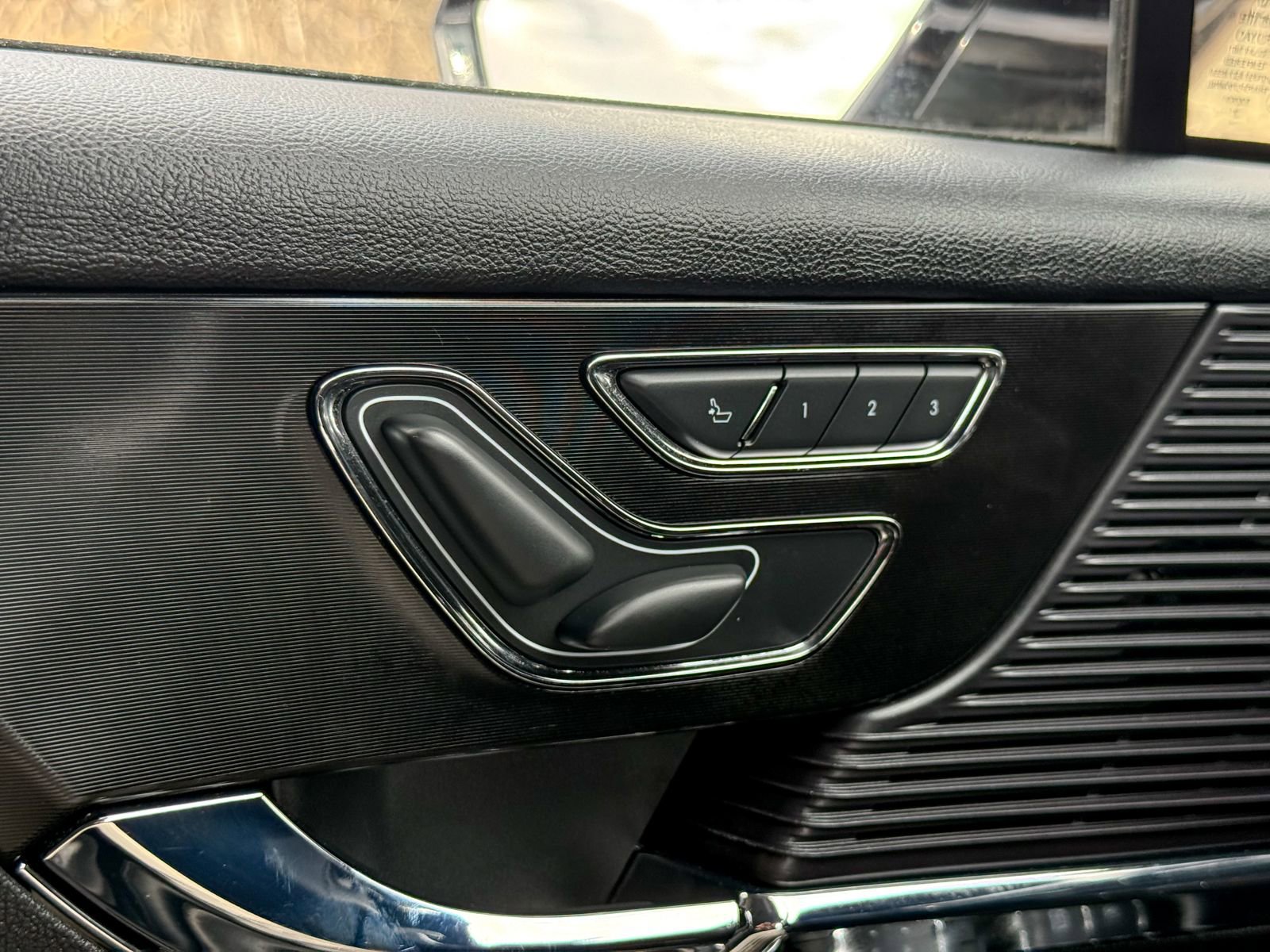 Used 2022 Lincoln Corsair AWD w/ Premium Package image 30