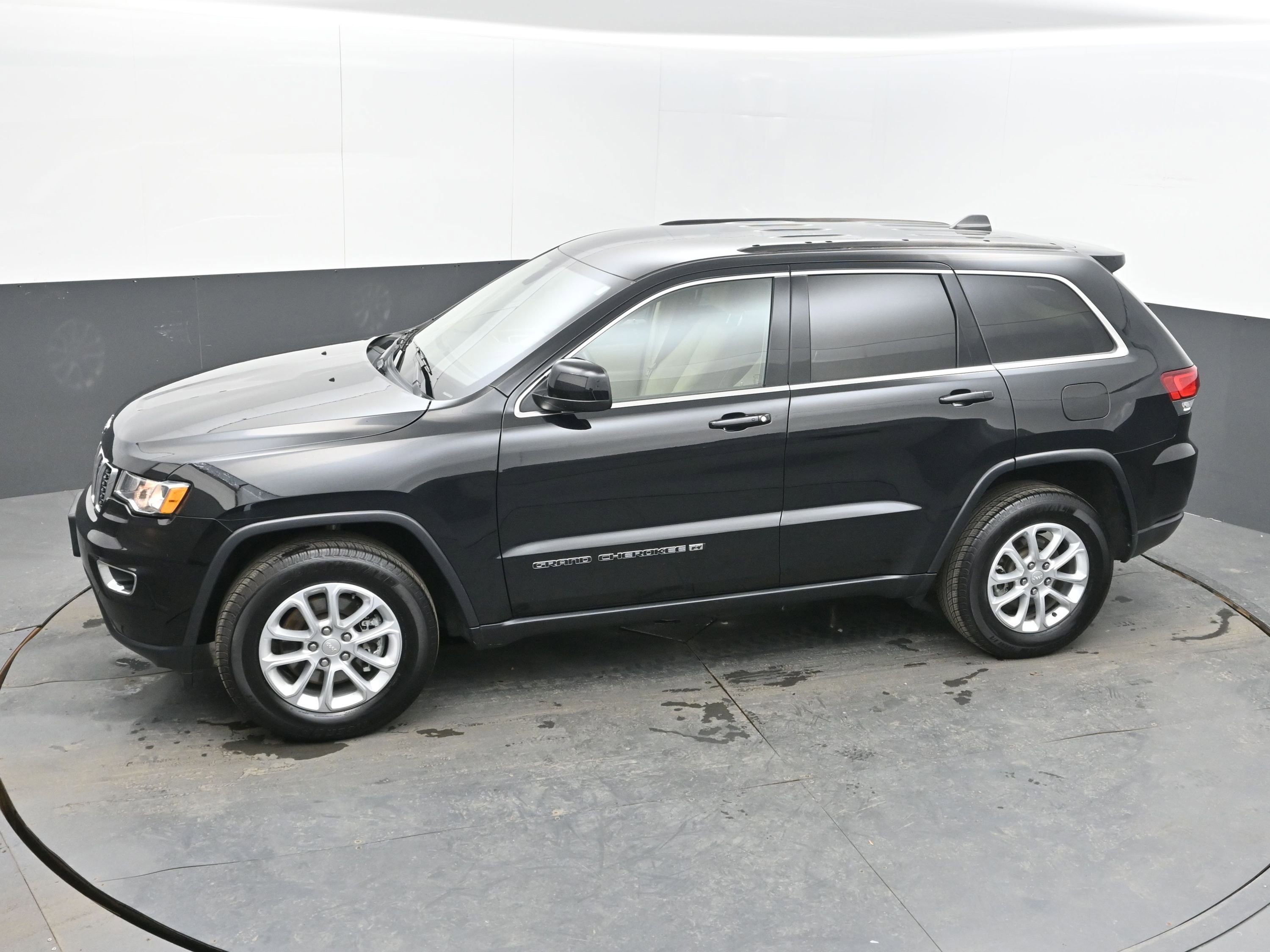 Used 2022 Jeep Grand Cherokee Laredo E image 34