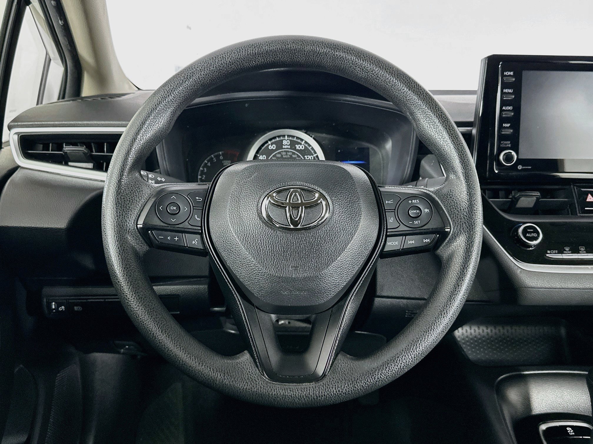 Used 2022 Toyota Corolla LE FWD image 17