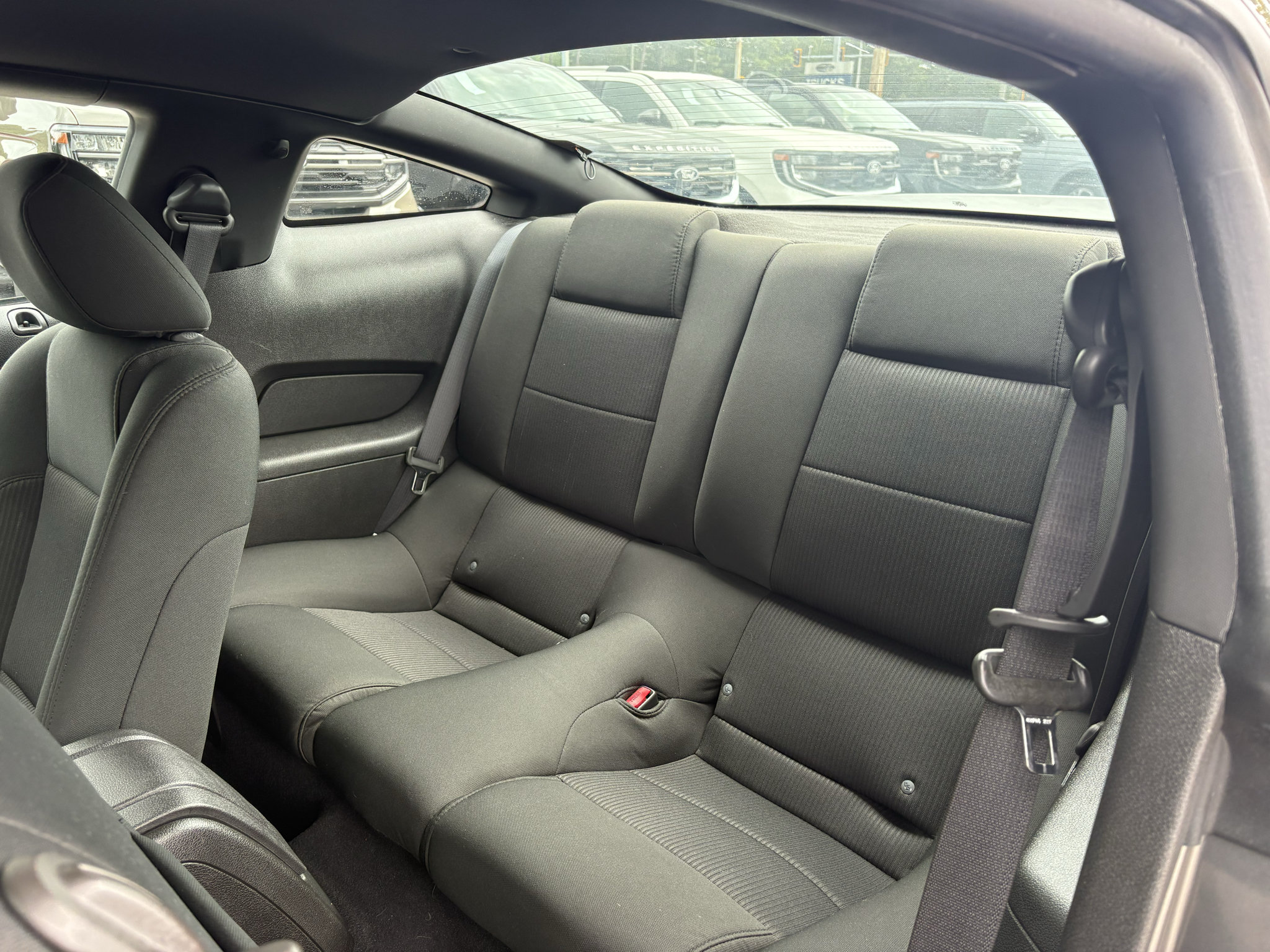 Used 2010 Ford Mustang Coupe RWD image 9
