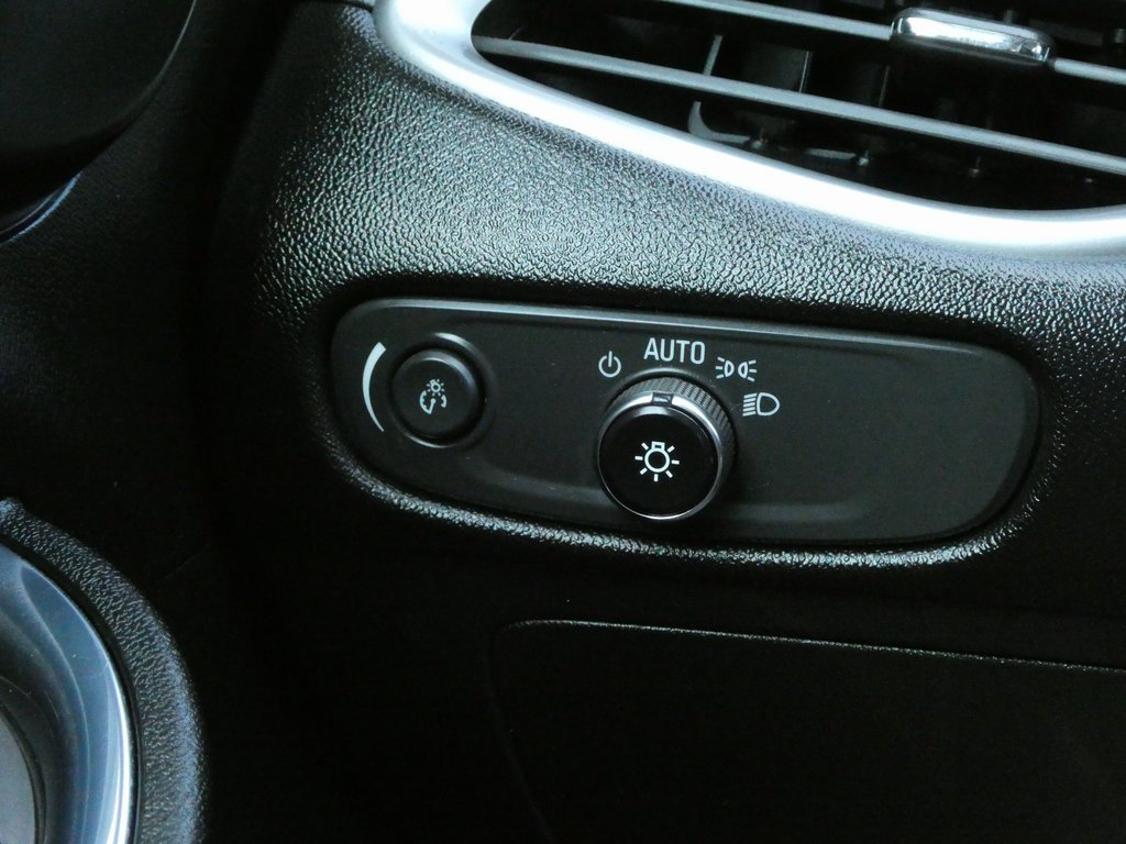 Used 2022 Chevrolet Malibu LT image 12