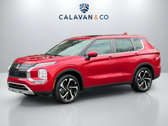 Used 2023 Mitsubishi Outlander SE image 3