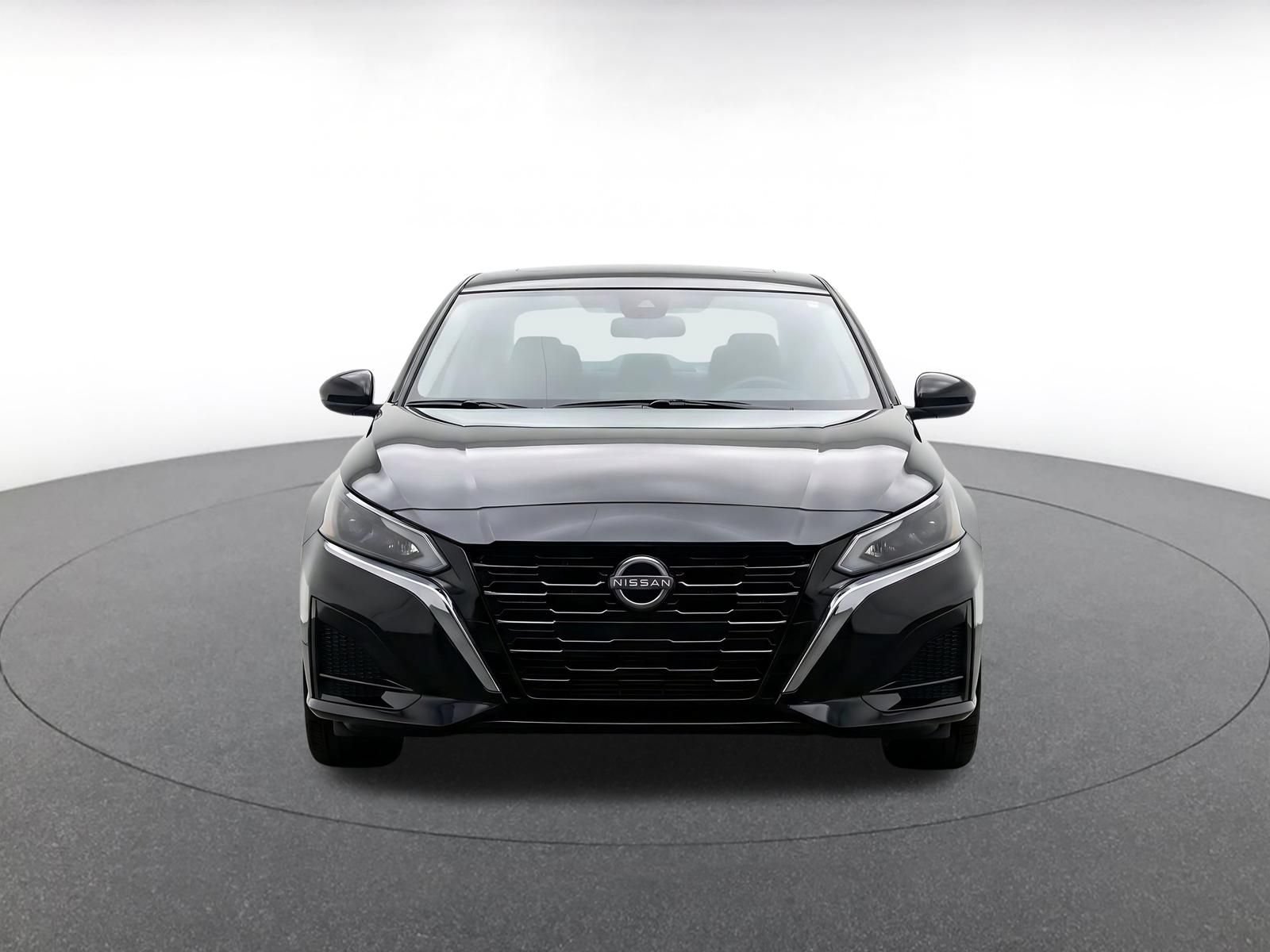 Used 2025 Nissan Altima 2.5 SV FWD image 2
