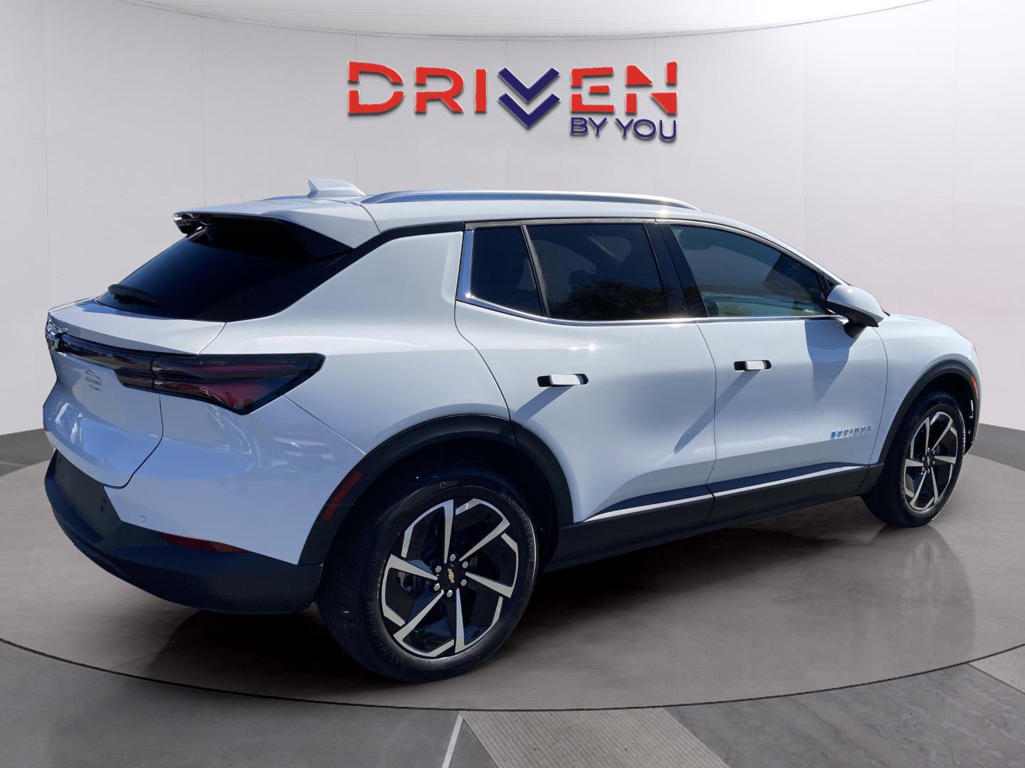 New 2026 Chevrolet Equinox EV LT image 5