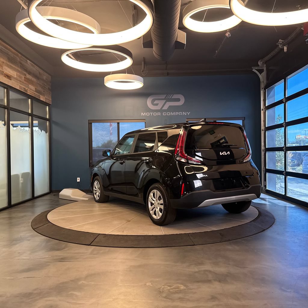 Used 2023 Kia Soul LX FWD image 5