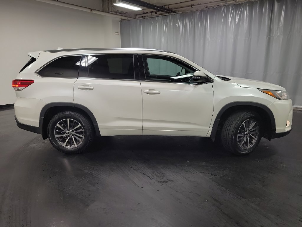 Used 2017 Toyota Highlander XLE AWD/4WD image 9