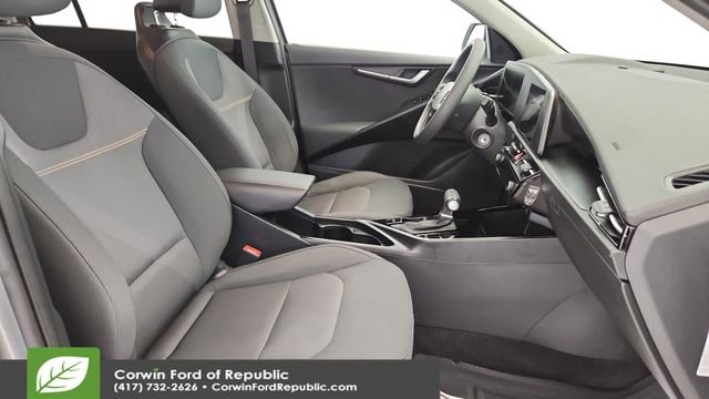 Used 2024 Kia Niro LX image 25