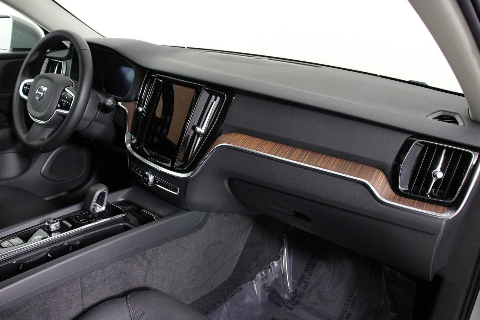 Used 2025 Volvo V60 B5 Cross Country Plus image 22