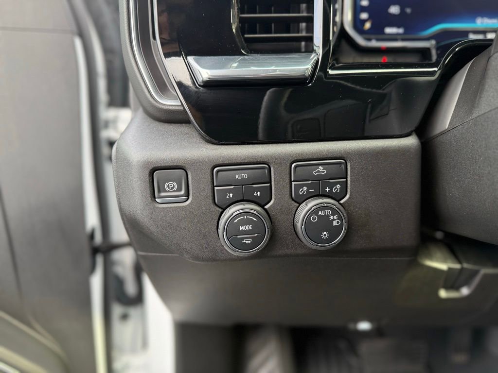 Used 2024 Chevrolet Silverado 1500 LT image 14