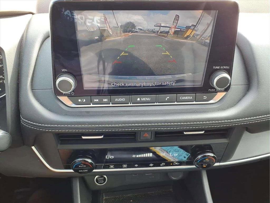 Used 2023 Nissan Rogue SV image 15