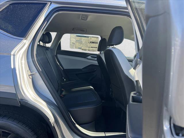 Used 2025 Volkswagen Taos SE image 17