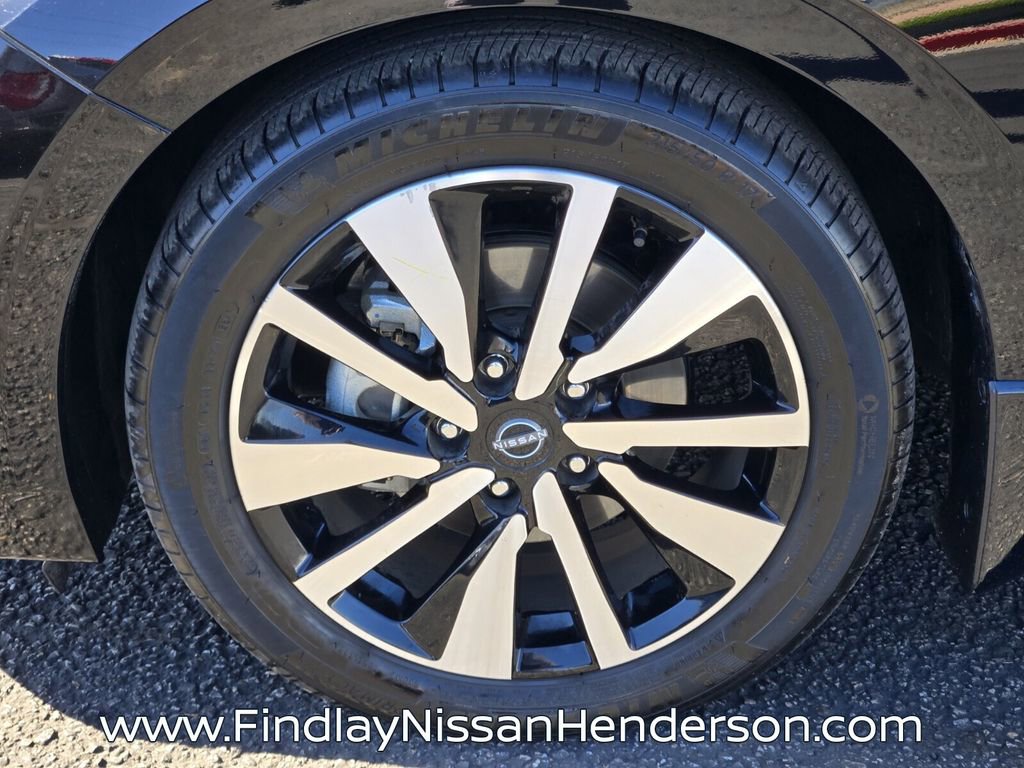 Used 2025 Nissan Sentra SV w/ SV Premium Package image 9