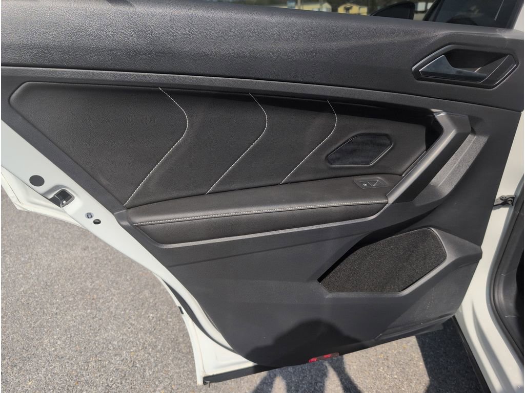 Used 2023 Volkswagen Tiguan SE R-Line image 30