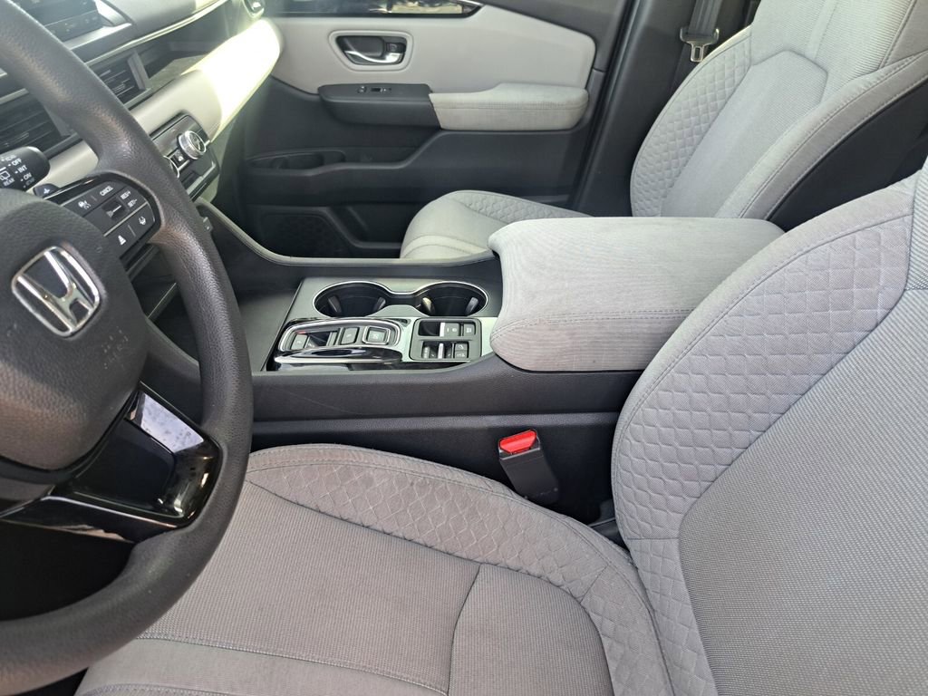 Used 2023 Honda Pilot LX image 17