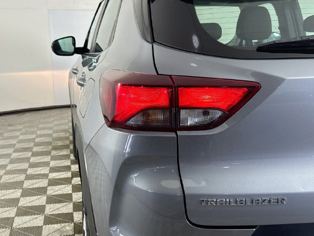 Used 2023 Chevrolet TrailBlazer LS FWD image 34