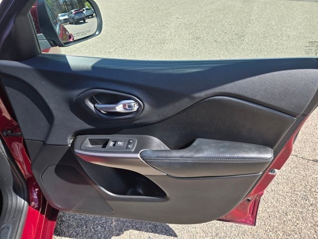 Used 2019 Jeep Cherokee Overland AWD/4WD image 10