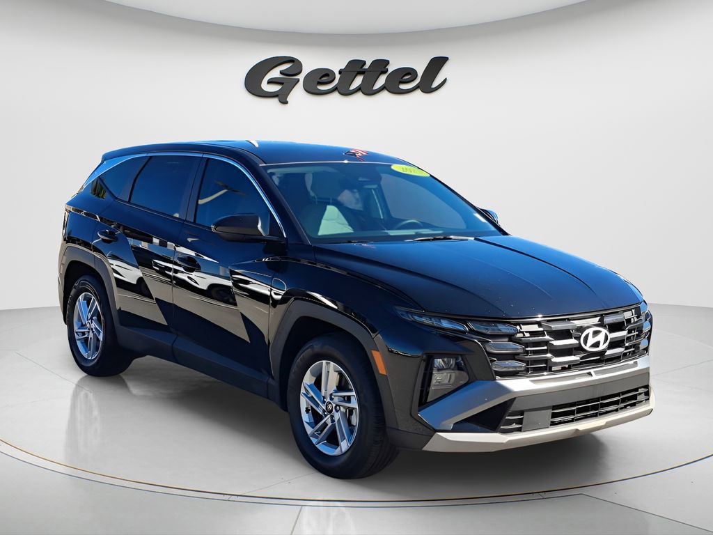 Used 2025 Hyundai Tucson SE image 3