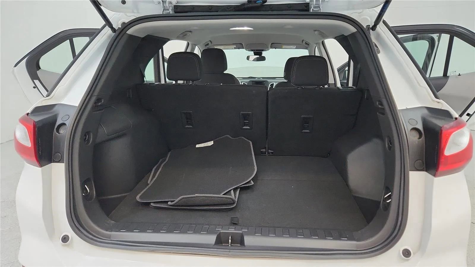 Used 2021 Chevrolet Equinox LS FWD image 31