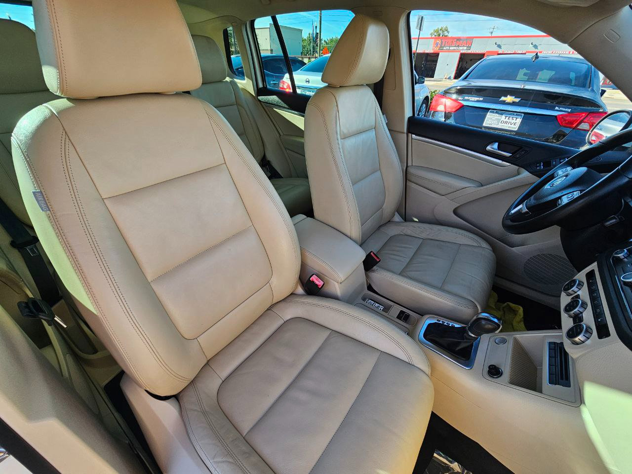 Used 2013 Volkswagen Tiguan SEL image 19