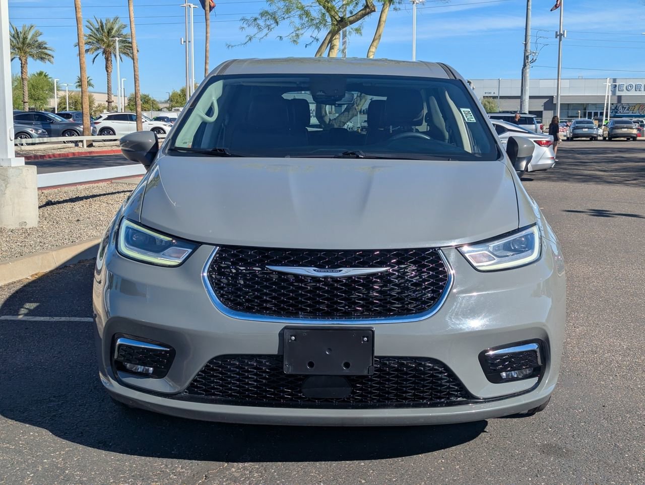 Used 2023 Chrysler Pacifica Touring-L FWD image 6