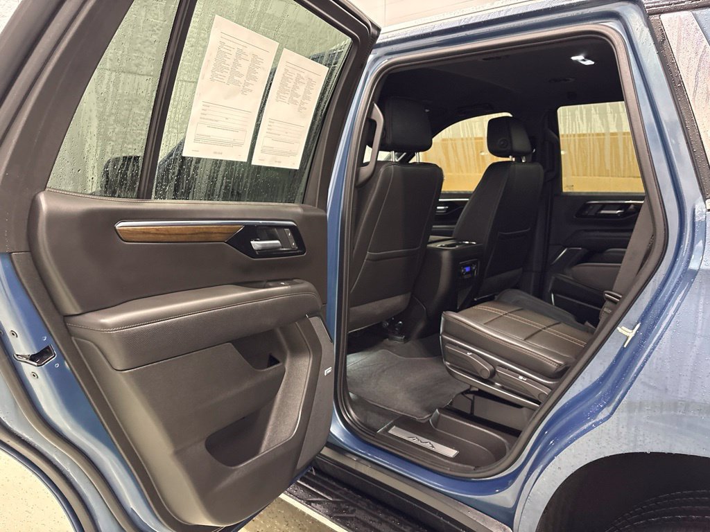 Used 2025 Chevrolet Tahoe High Country AWD/4WD image 29