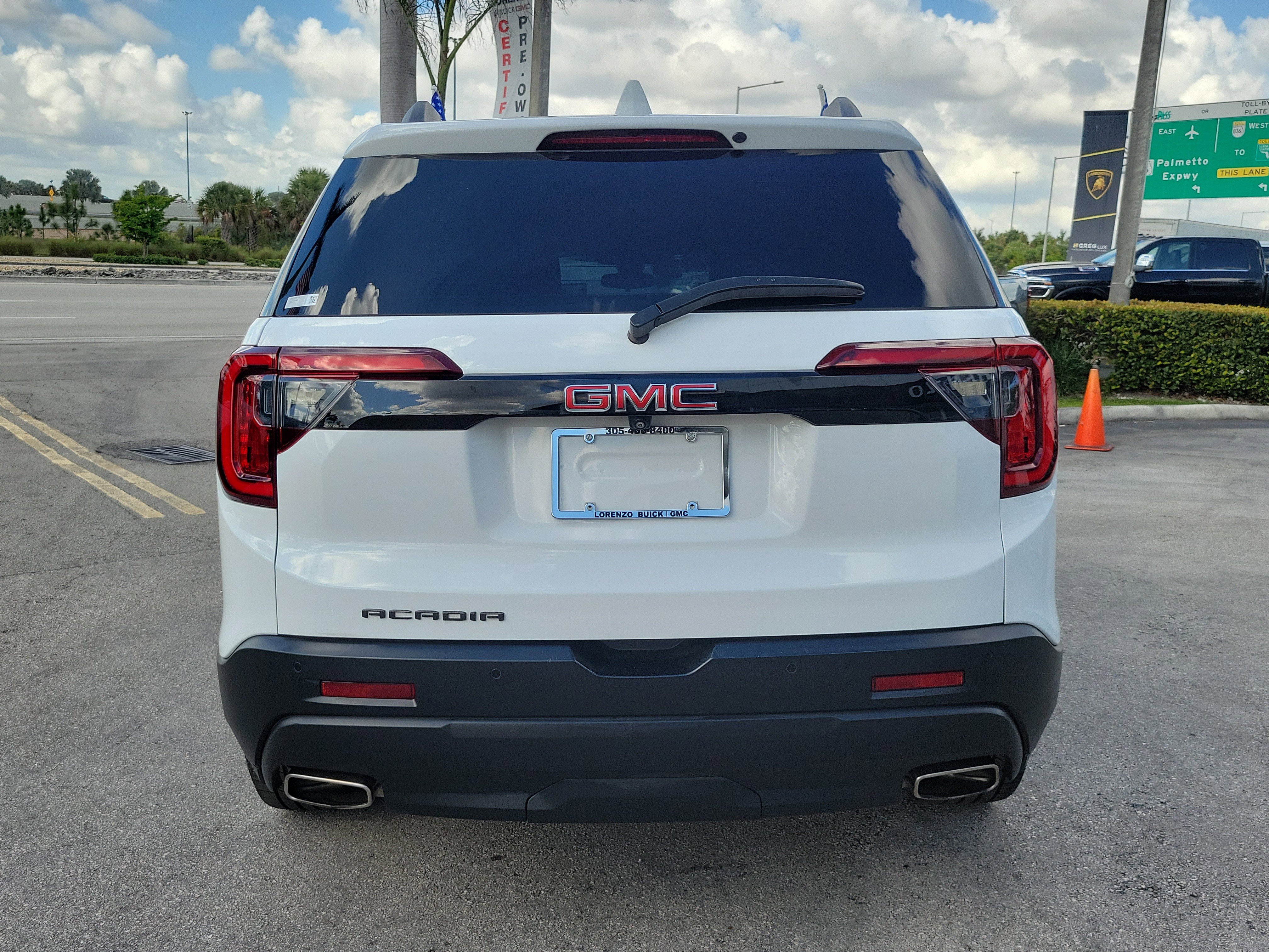 Used 2021 GMC Acadia SLE w/ Driver Convenience Package image 6