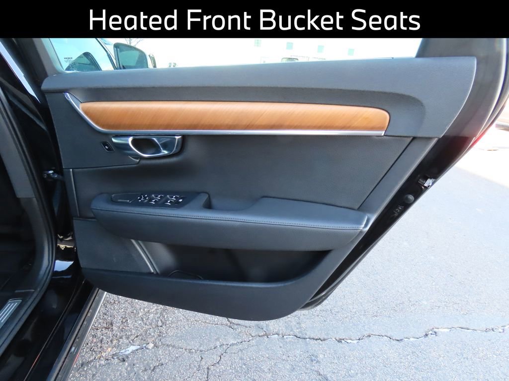 Used 2022 Volvo S90 B6 Momentum image 13