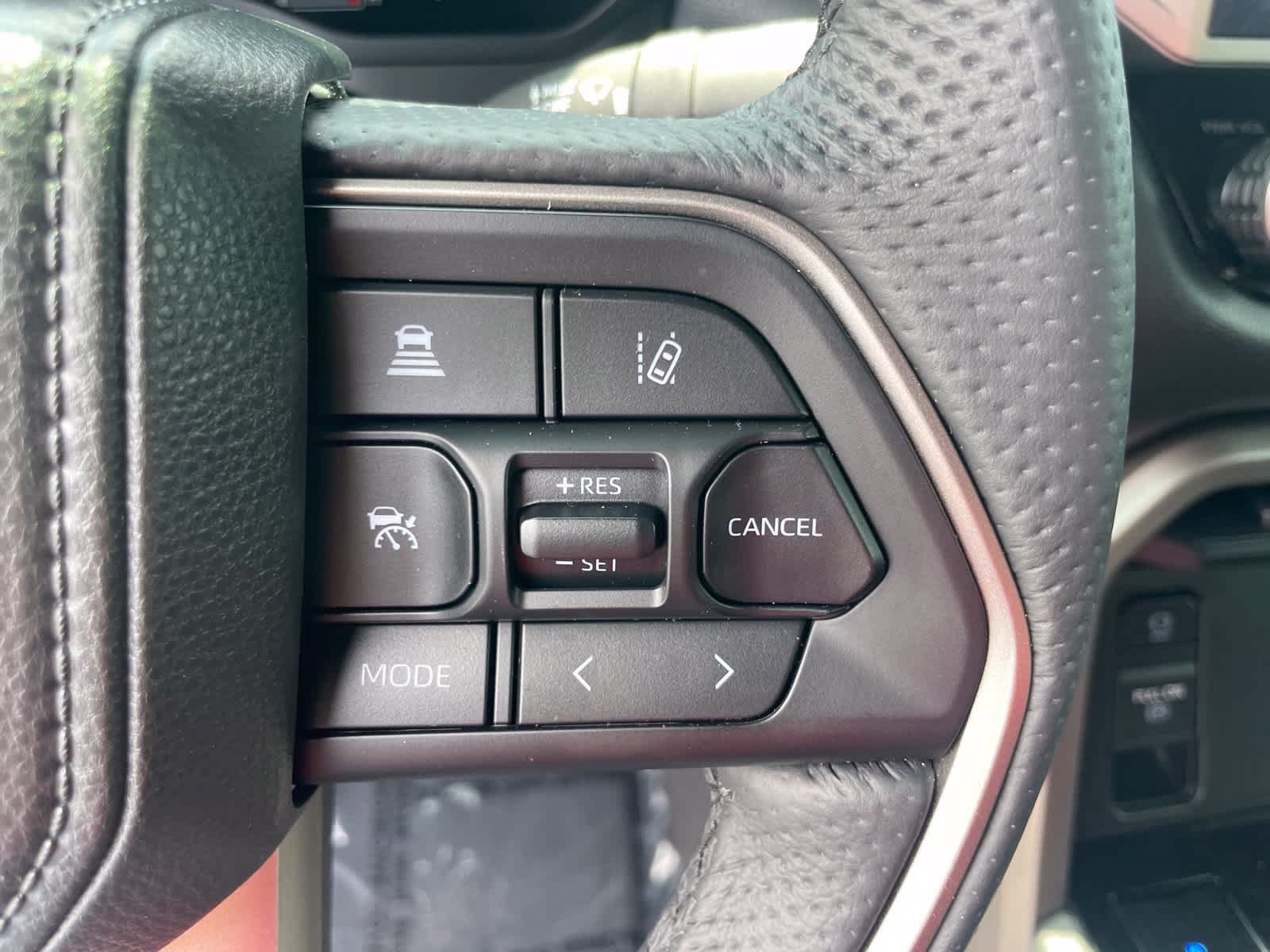 Used 2025 Toyota Tundra Limited AWD/4WD image 15