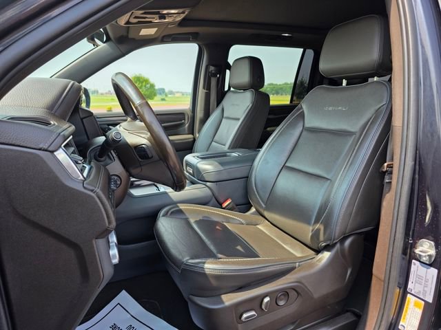 Used 2022 GMC Yukon XL Denali w/ Denali Premium Package image 6