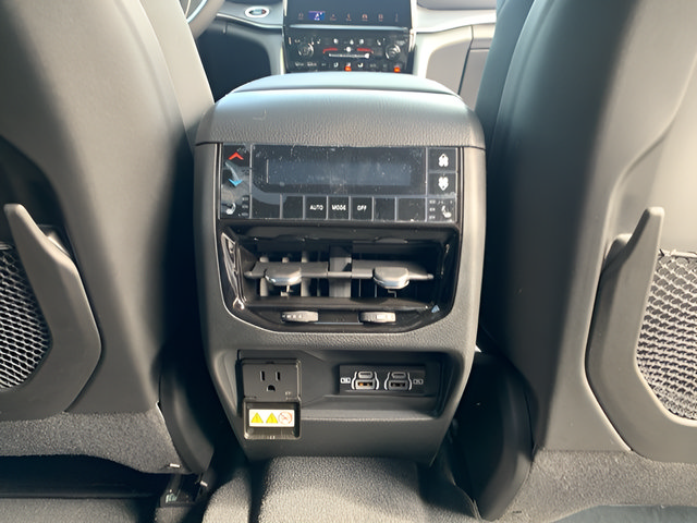 Used 2025 Jeep Grand Cherokee L Limited w/ Luxury Tech Group II RWD image 36
