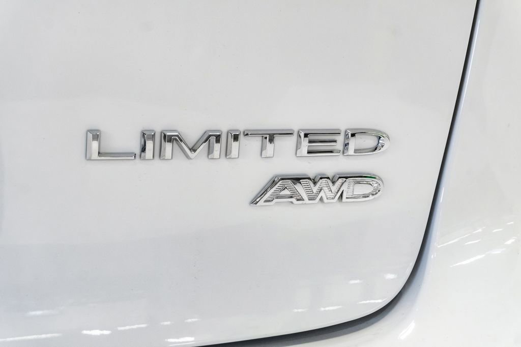 New 2027 Chrysler Pacifica Limited AWD/4WD image 30