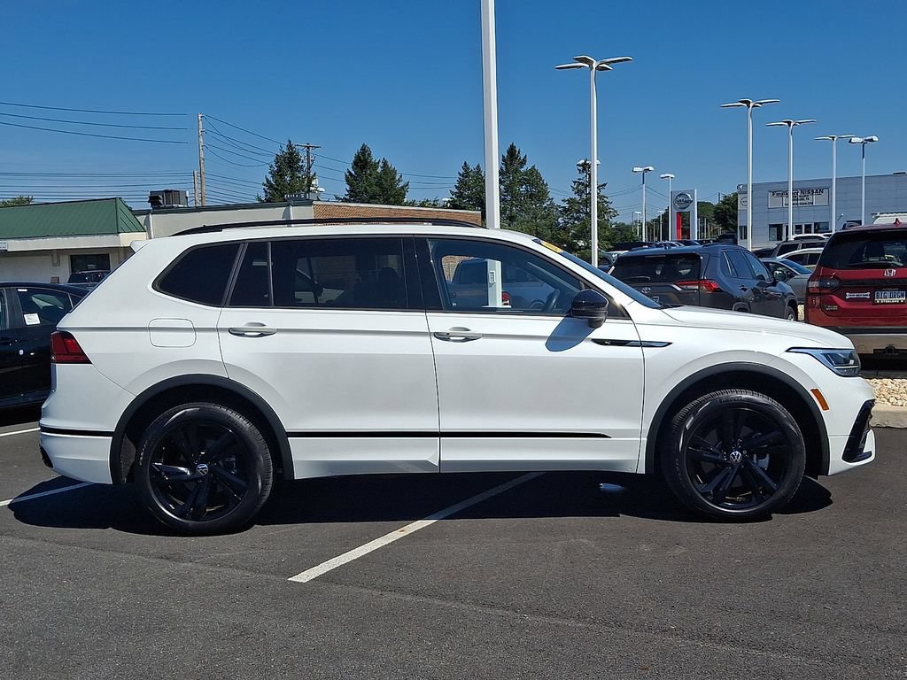 Used 2024 Volkswagen Tiguan SE R-Line AWD/4WD image 7