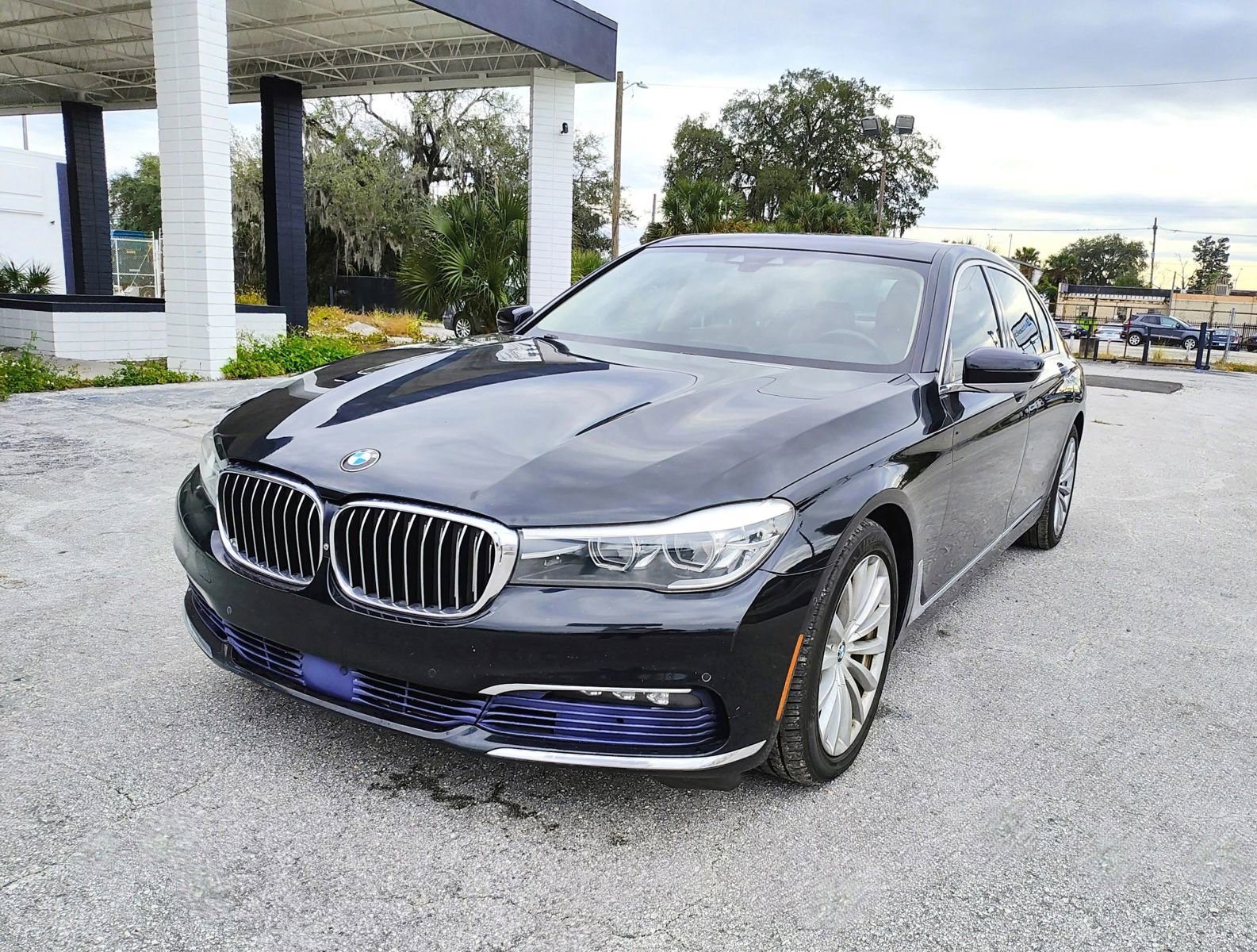 Used 2016 BMW 740i 740i Sedan 4D image 3