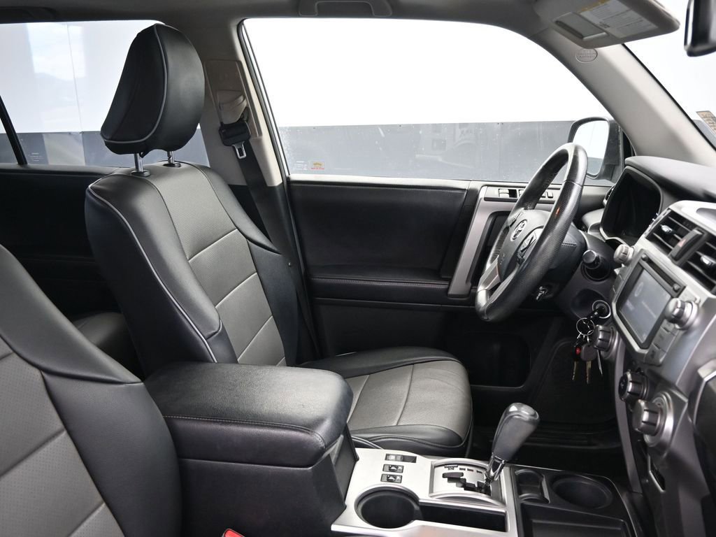 Used 2016 Toyota 4Runner SR5 Premium image 14