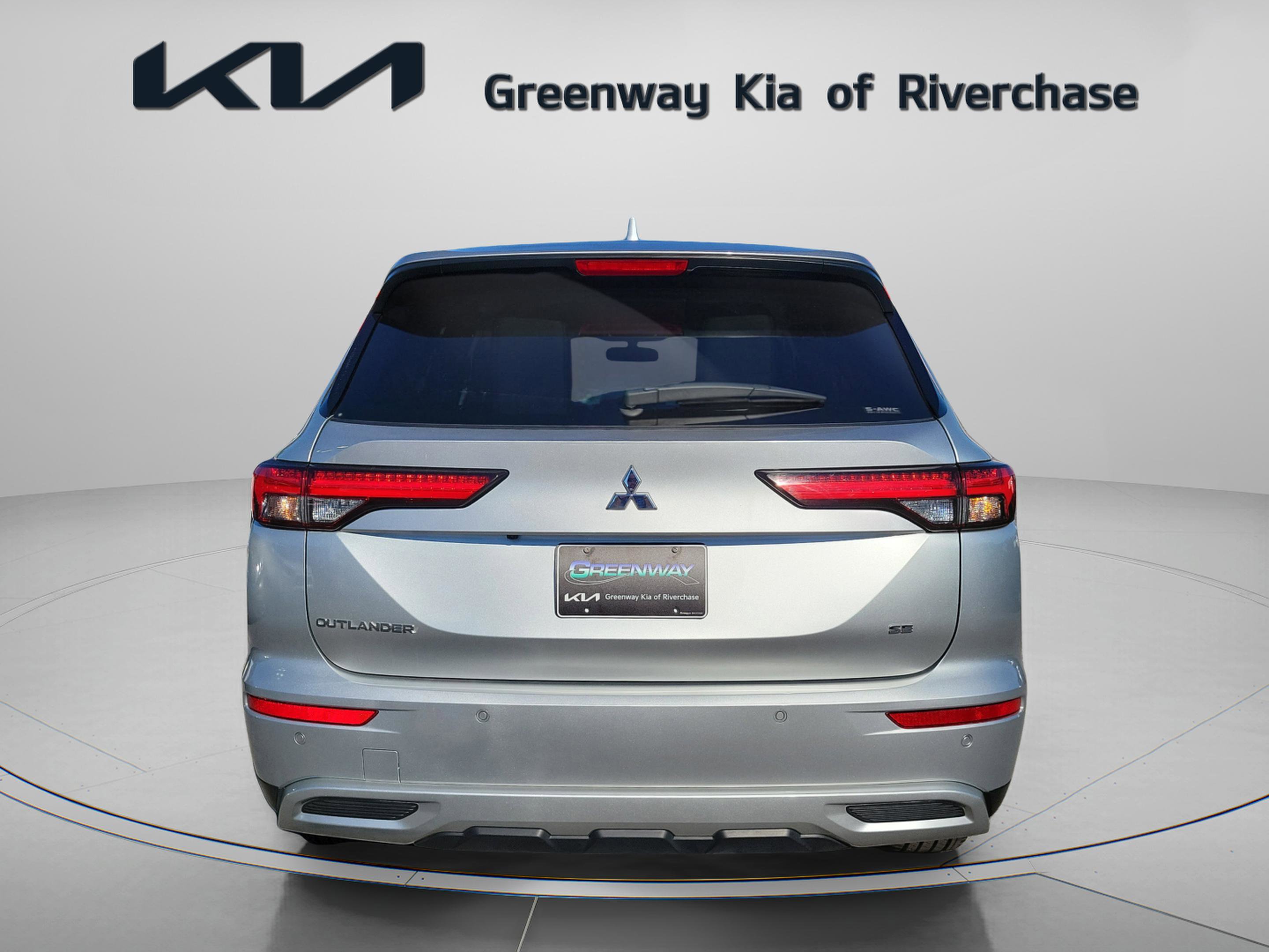 Used 2024 Mitsubishi Outlander SE image 5