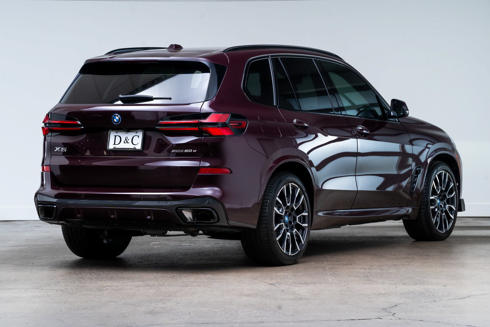Used 2025 BMW X5 xDrive50e w/ Executive Package AWD/4WD image 7