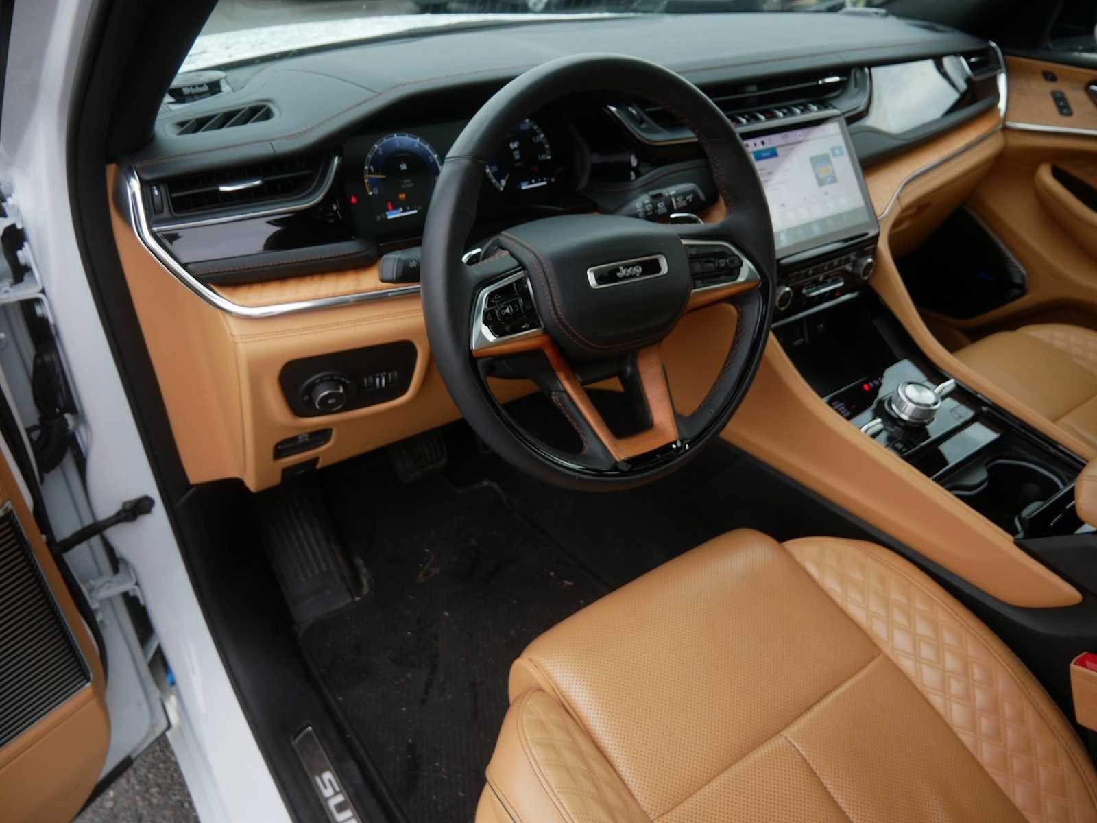 Used 2024 Jeep Grand Cherokee L Summit AWD/4WD image 21
