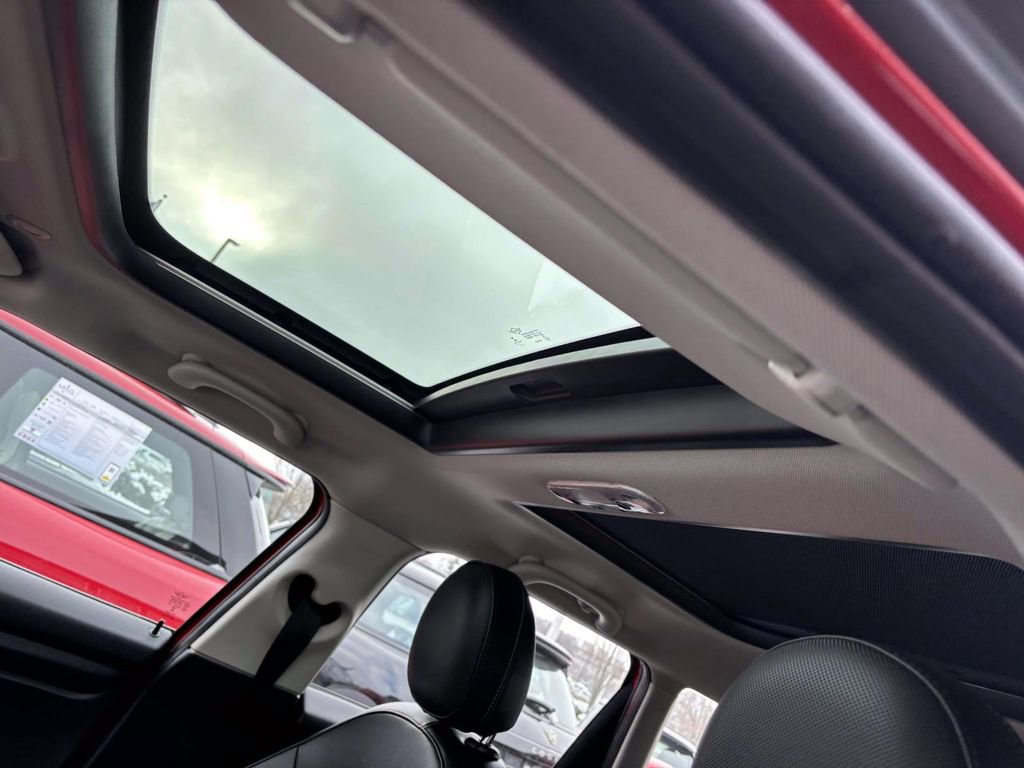 Used 2015 MINI Cooper 4-Door Hardtop image 22