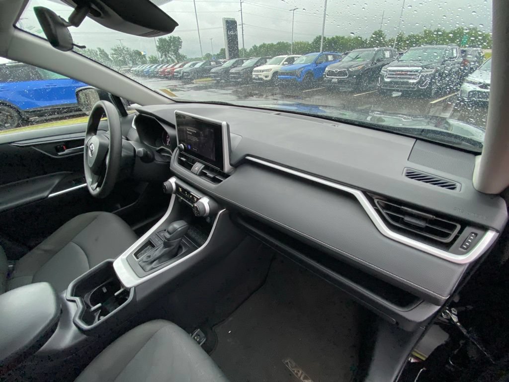 Used 2025 Toyota RAV4 XLE FWD image 28