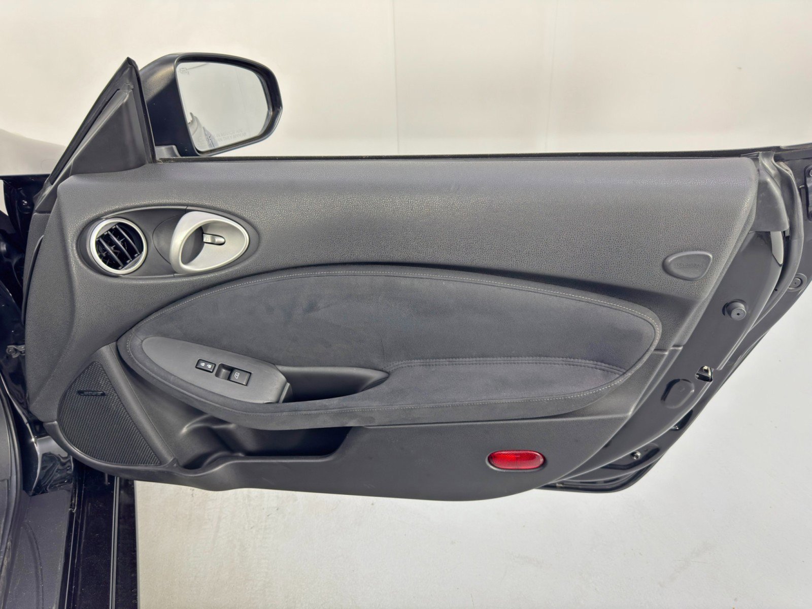 Used 2010 Nissan 370Z Touring w/ Sport Pkg image 35