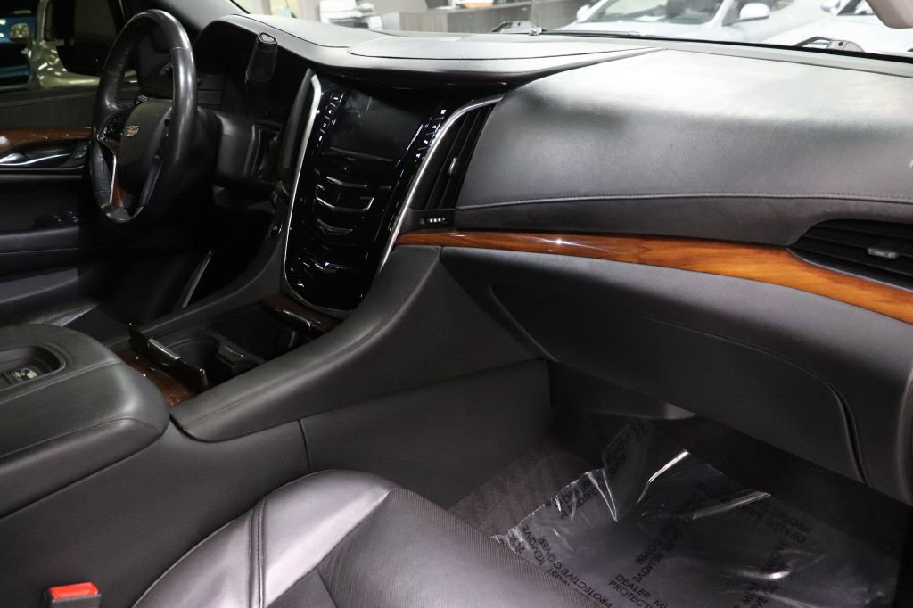 Used 2020 Cadillac Escalade ESV Premium Luxury image 28