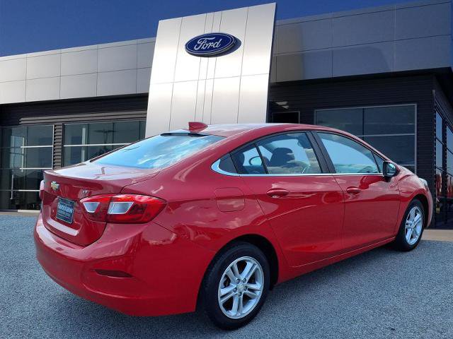 Used 2017 Chevrolet Cruze LT FWD image 2