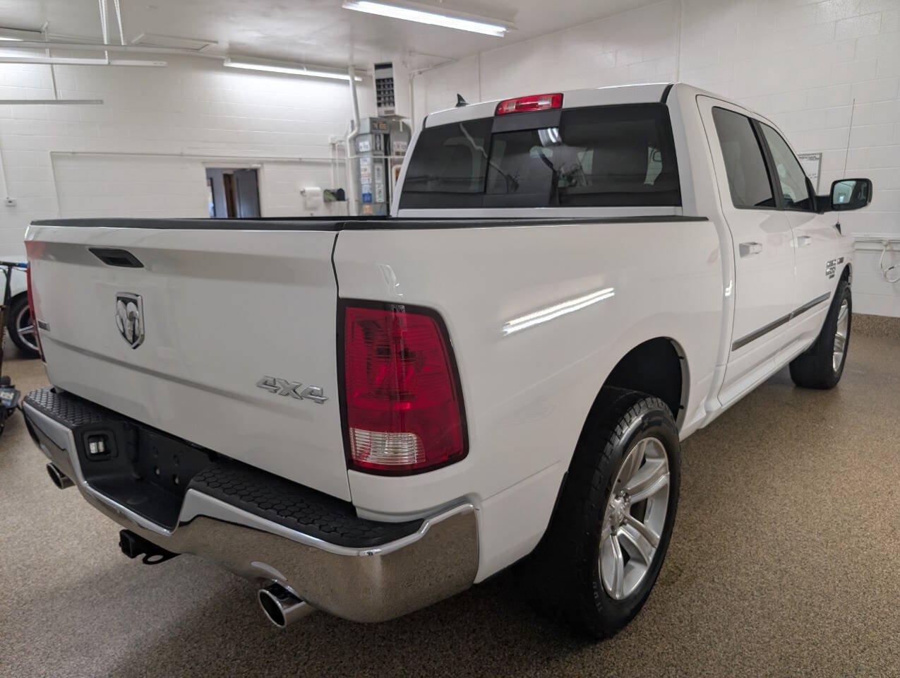 Used 2019 RAM 1500 Classic SLT w/ SLT Plus D←cor Group AWD/4WD image 4