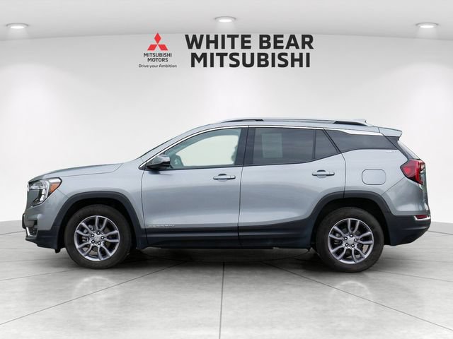 Used 2024 GMC Terrain SLT AWD/4WD image 3