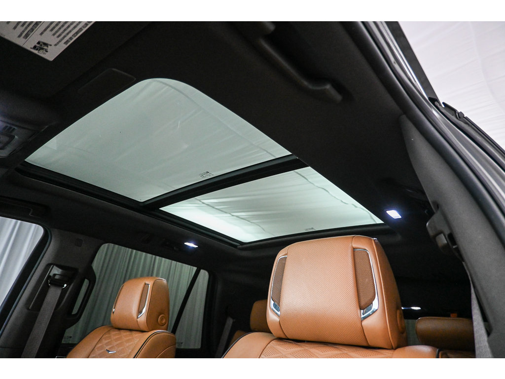 Used 2023 Cadillac Escalade Premium Luxury AWD/4WD image 10